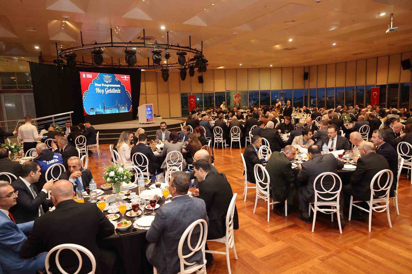bursada ozlenen tablomecliste su icin tartistilar iftarda ayni sofrada bulustular 5 uIwHMmb8