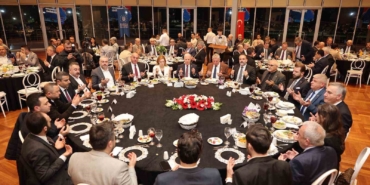 bursada-ozlenen-tablomecliste-su-icin-tartistilar-iftarda-ayni-sofrada-bulustular-pCLpigAu.jpg