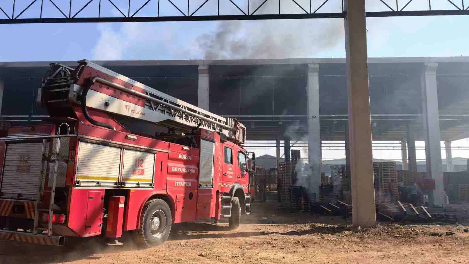 bursada palet fabrikasi alevlere teslim oldu 1