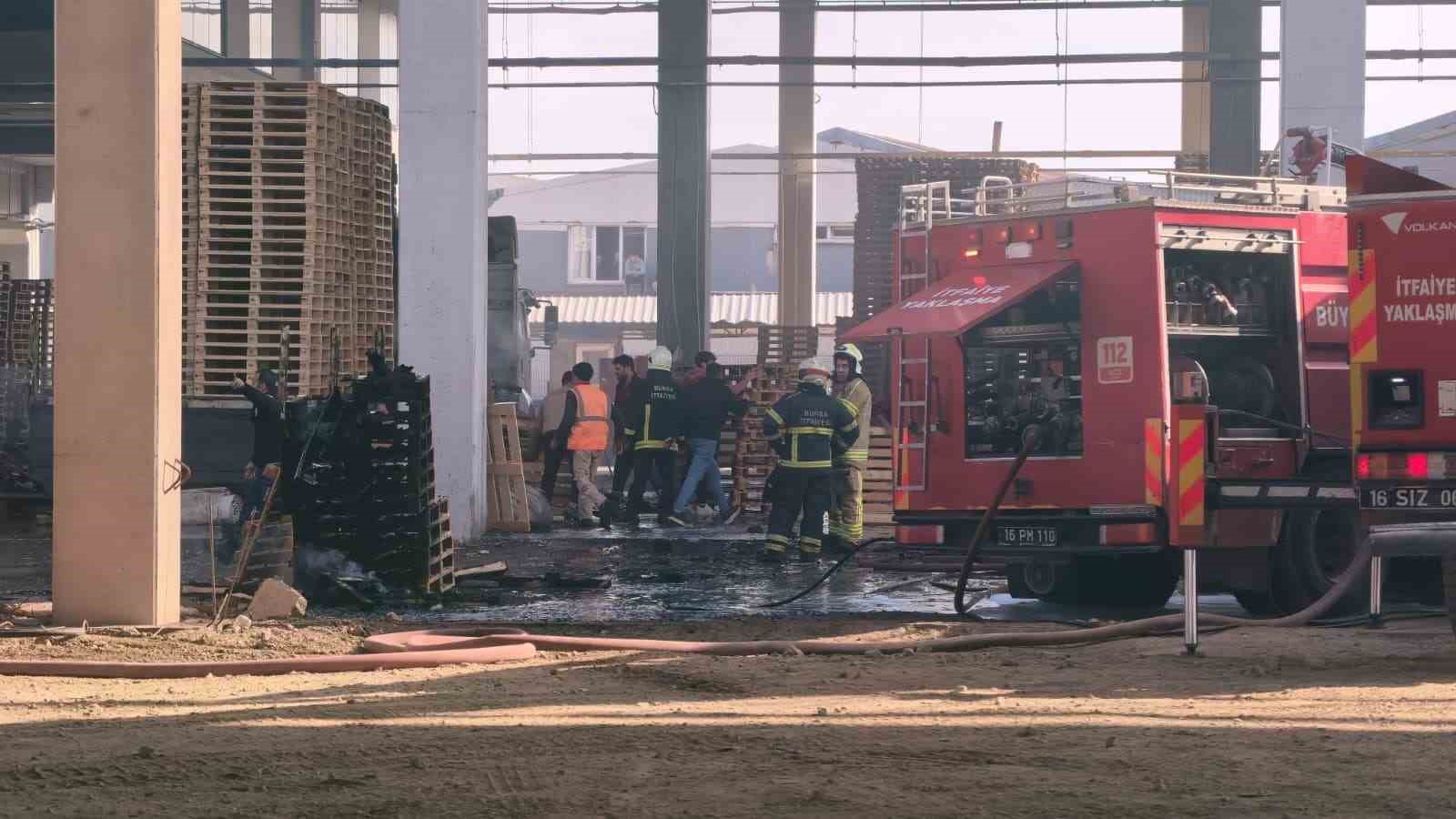 bursada palet fabrikasi alevlere teslim oldu 2 RBSY3l9v