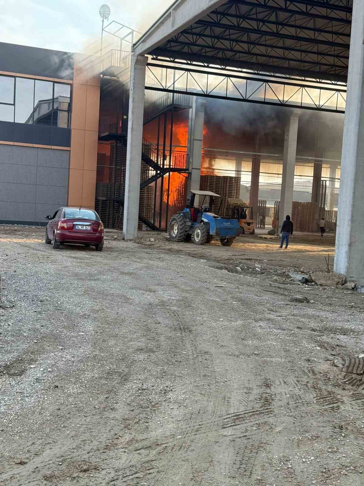 bursada palet fabrikasi alevlere teslim oldu 5 XT5hWvFO