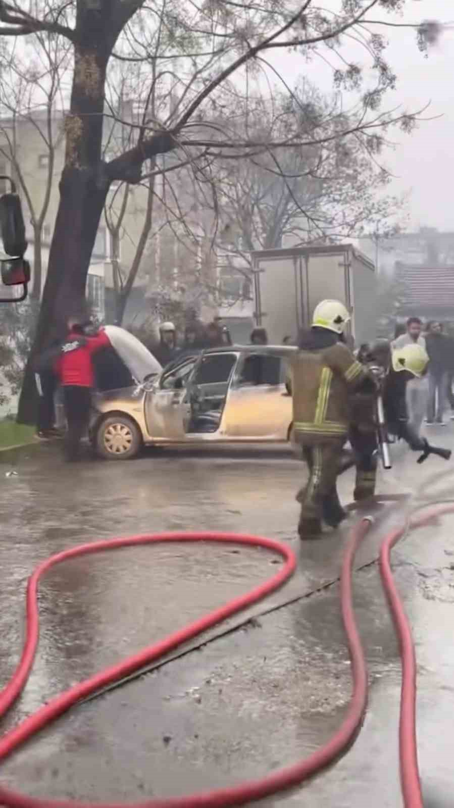 bursada park halindeki midibuste cikan yangin otomobile sicradi 0 l6wZtnLD