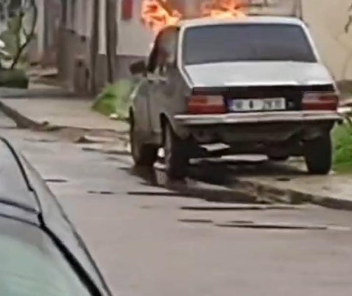 bursada park halindeki otomobil alevlere teslim oldu 1 U9CJ28E7