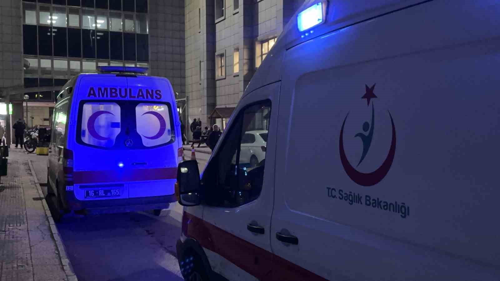 bursada parkta cikan tartismada kan akti sirtindan bicaklanarak yaralandi 3 Dy9RsGTQ