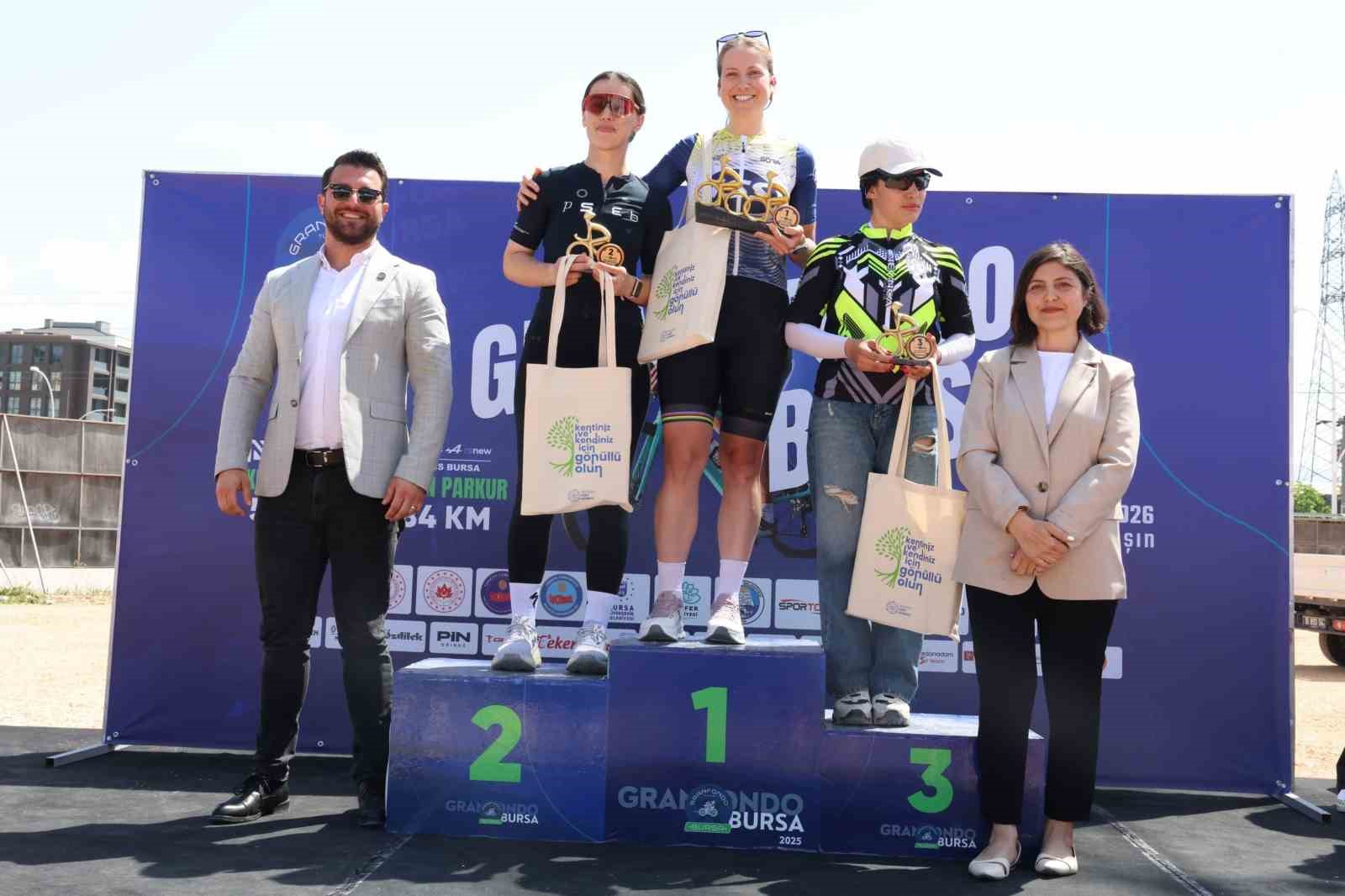 bursada pedallar daha fazla kadin yarismaci icin dondu 2 ONpu2PUm