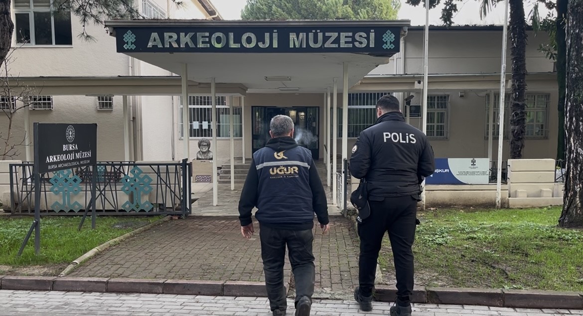 Bursa’da "pes" dedirten olay: Piknikte bulduğu top mermisini 10 gün evinde saklayıp müzeye getirdi 8 bursada pes dedirten olay piknikte buldugu top mermisini 10 gun evinde saklayip muzeye getirdi 155CJuMv