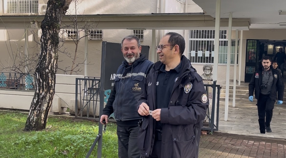 Bursa’da "pes" dedirten olay: Piknikte bulduğu top mermisini 10 gün evinde saklayıp müzeye getirdi 5 bursada pes dedirten olay piknikte buldugu top mermisini 10 gun evinde saklayip muzeye getirdi yEzFzqSp