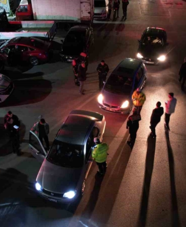 bursada-piyasacilara-polis-baskini-qRK2xWyO.jpg