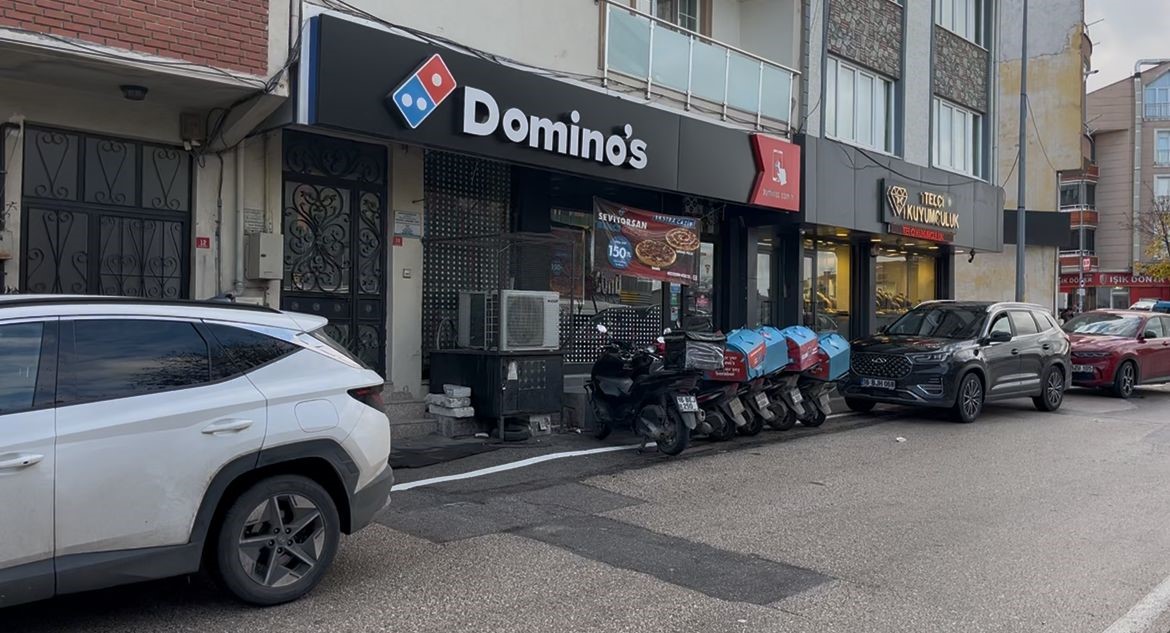 Bursa’da pizzacıya kurşun yağdırdılar 6 bursada pizzaciya kursun yagdirdilar 2 GnC2d8hH