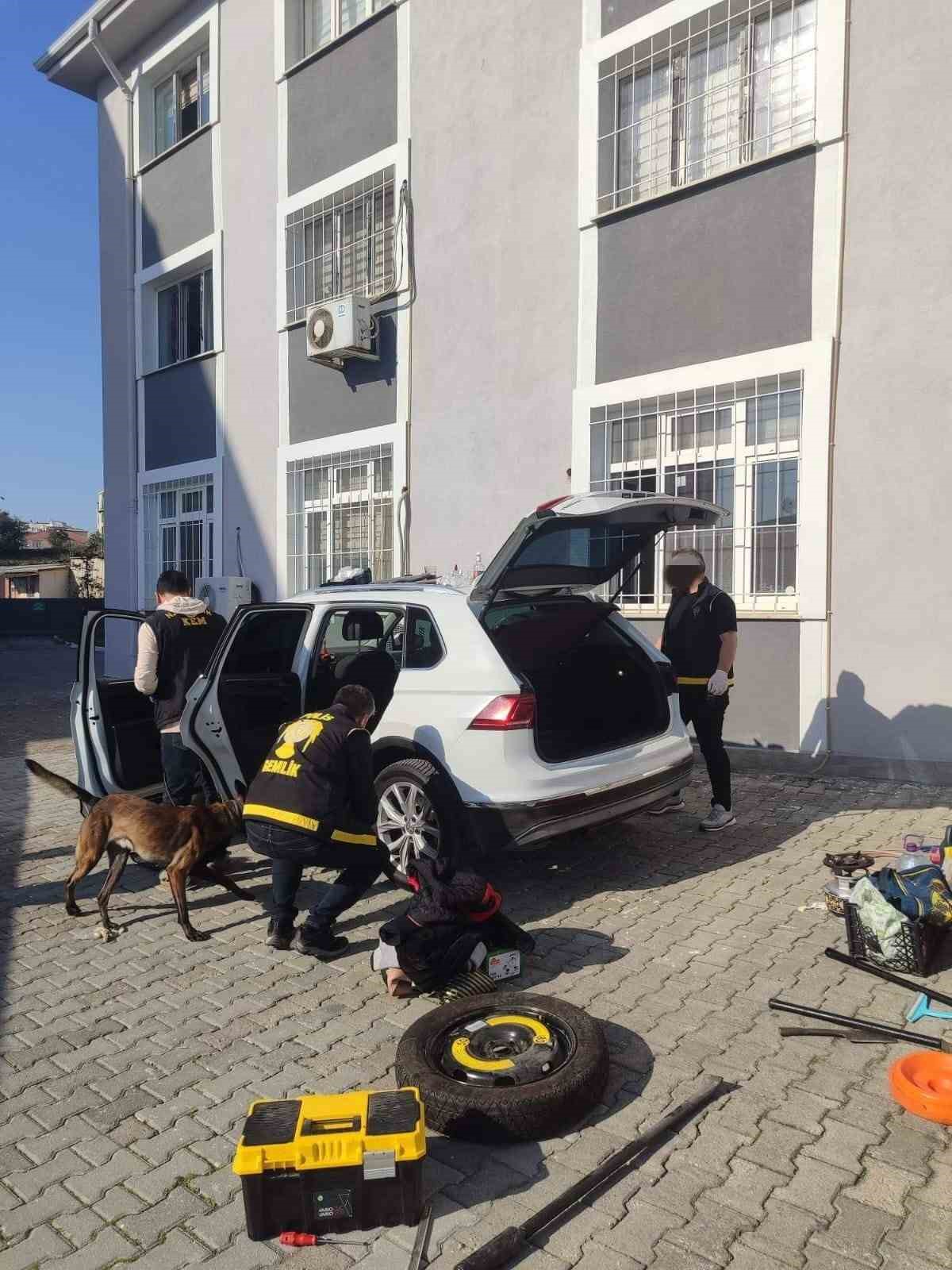 bursada polisin suphe uzerine durdugu aractan uyusturucu cikti 2 UXFlXGqf