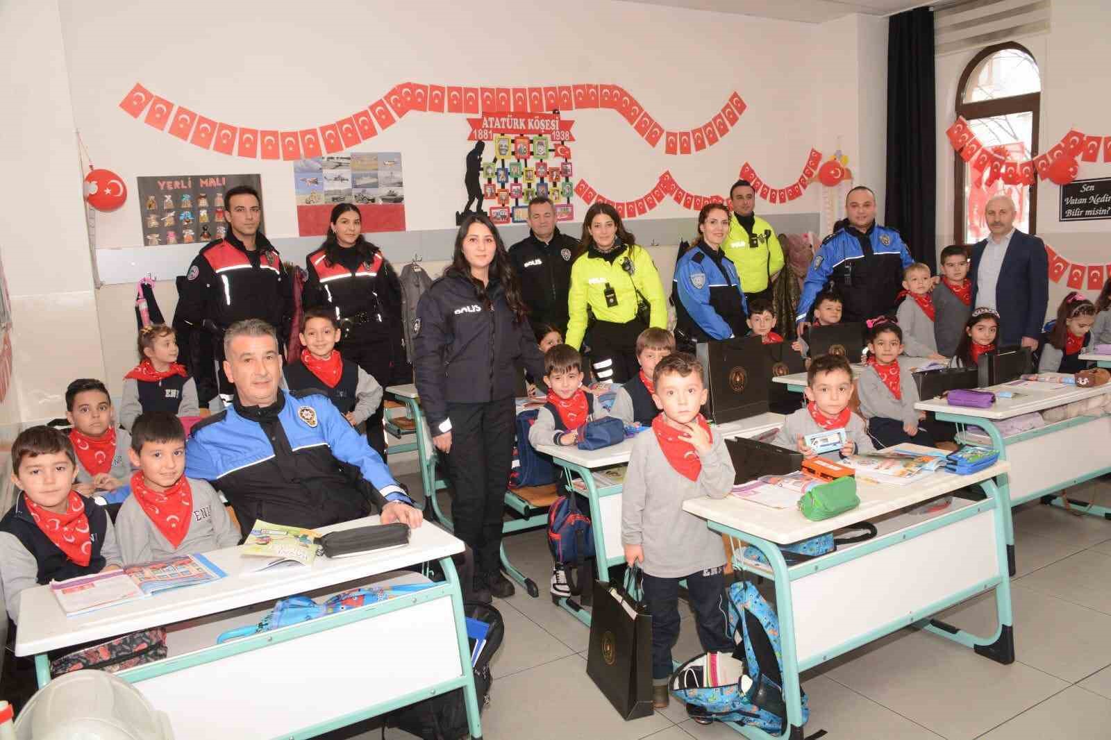 bursada polislerden ilkokul ogrencilerine guvenlik egitimi 3 Xrq2eXFk