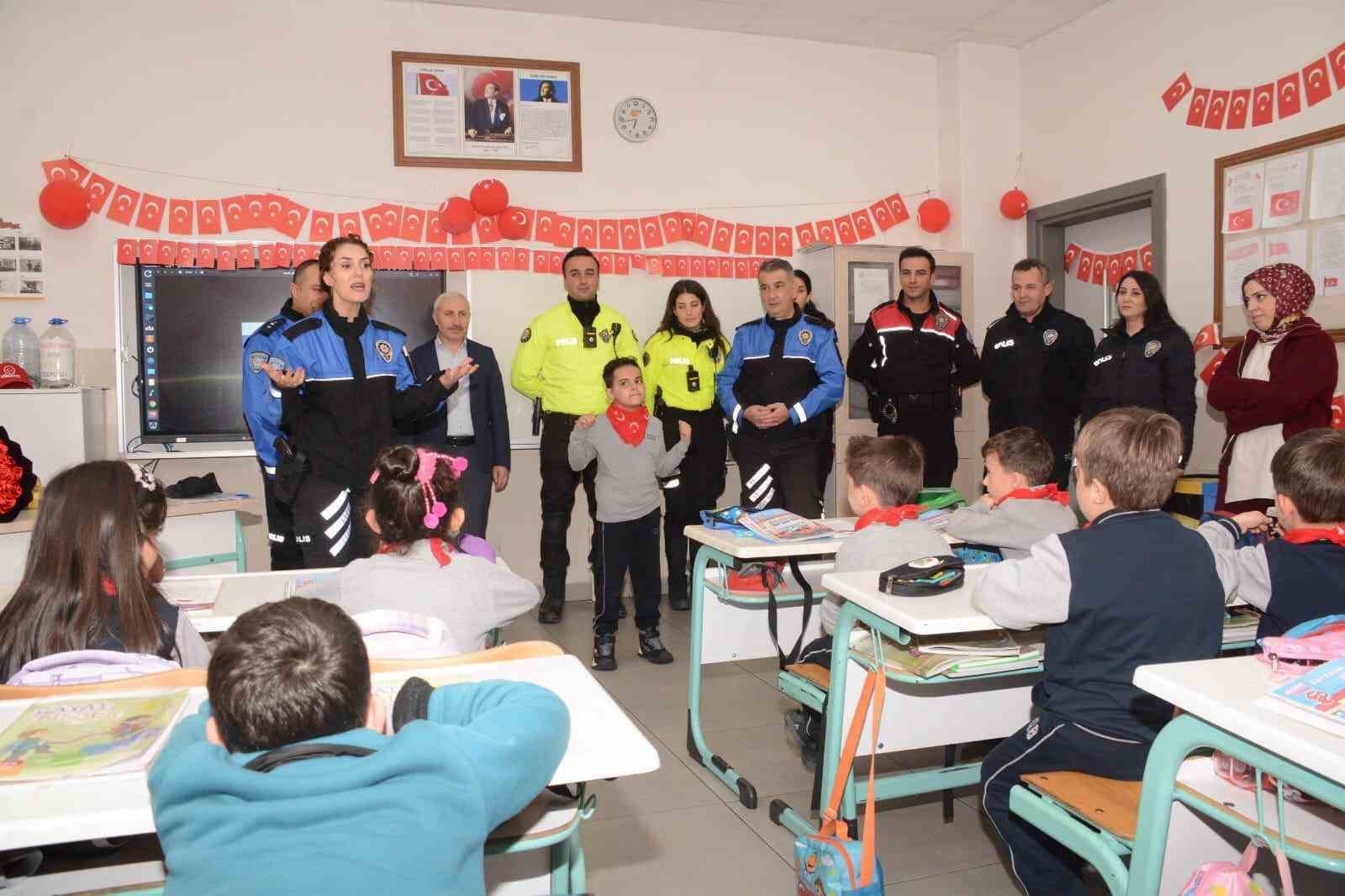 bursada polislerden ilkokul ogrencilerine guvenlik egitimi 4 OHrLDPXU