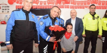 bursada-polislerden-ilkokul-ogrencilerine-guvenlik-egitimi-s1Y5mC6O.jpg