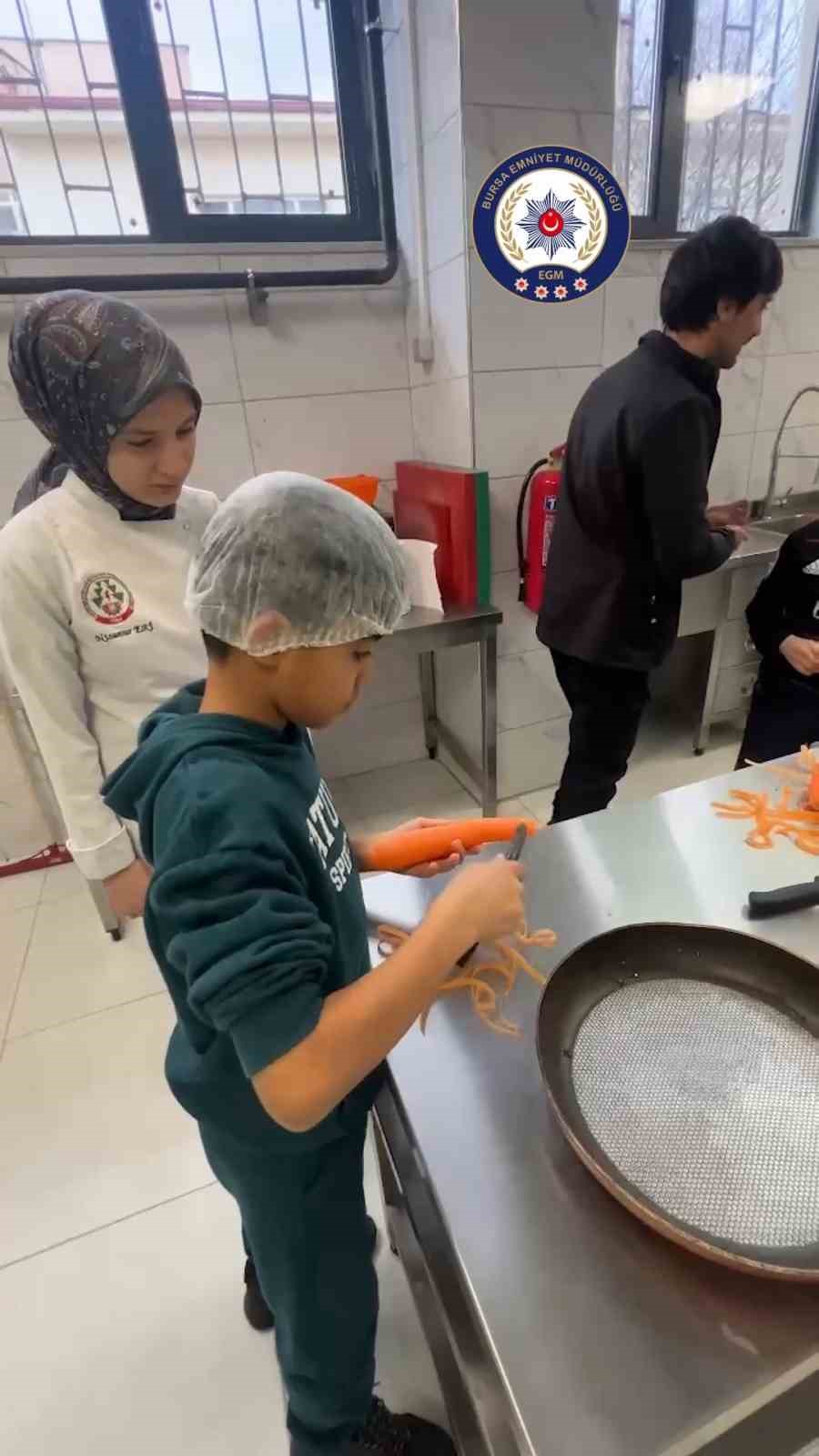 bursada polisten cocuklara yonelik sosyal farkindalik etkinligi 2 Y7C3tAzQ