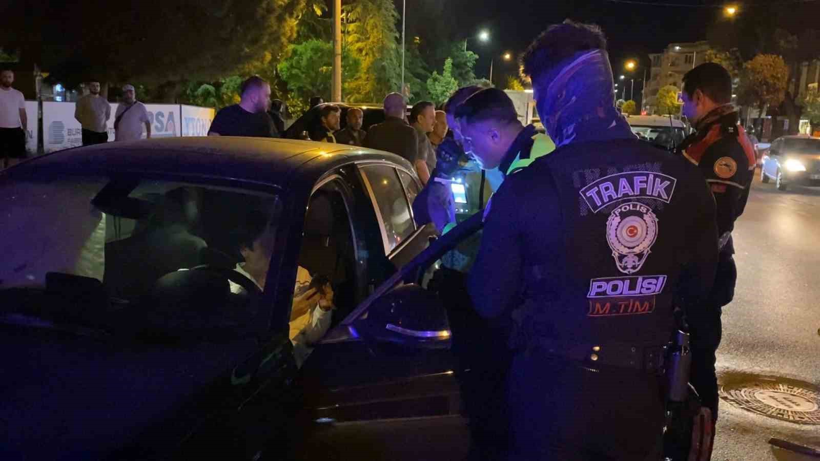 Bursa’da rekor ceza: ’Dur’ ihtarına uymayan kadın sürücüye 550 bin TL cezai işlem uygulandı 7 bursada rekor ceza dur ihtarina uymayan kadin surucuye 550 bin tl cezai islem uygulandi aNMwKQVK