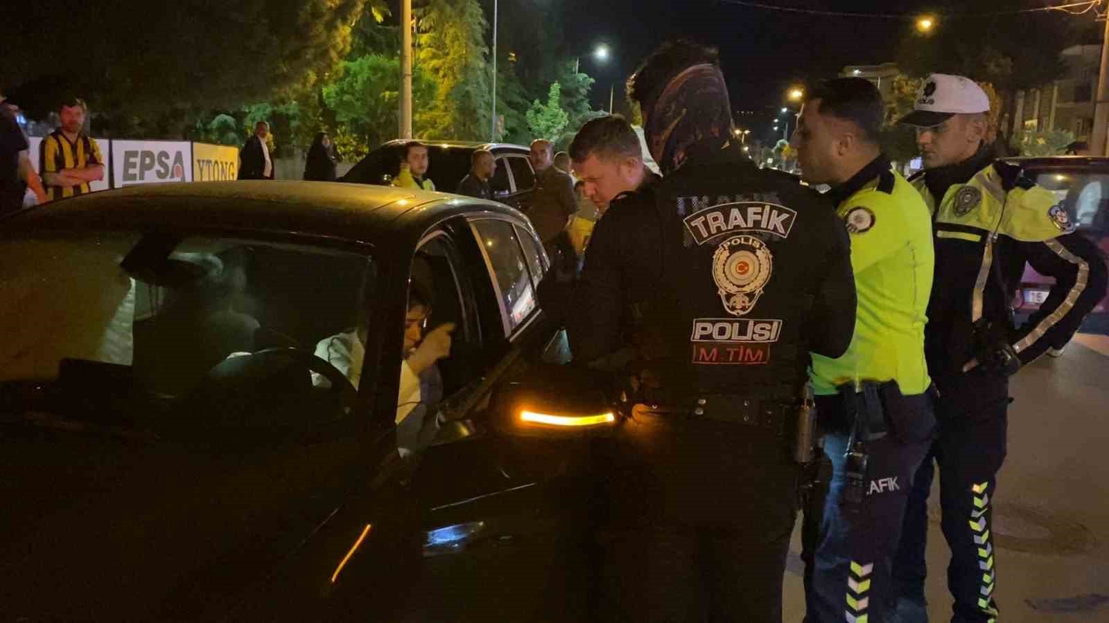 Bursa’da rekor ceza: ’Dur’ ihtarına uymayan kadın sürücüye 550 bin TL cezai işlem uygulandı 10 bursada rekor ceza dur ihtarina uymayan kadin surucuye 550 bin tl cezai islem uygulandi rzzmrB1l