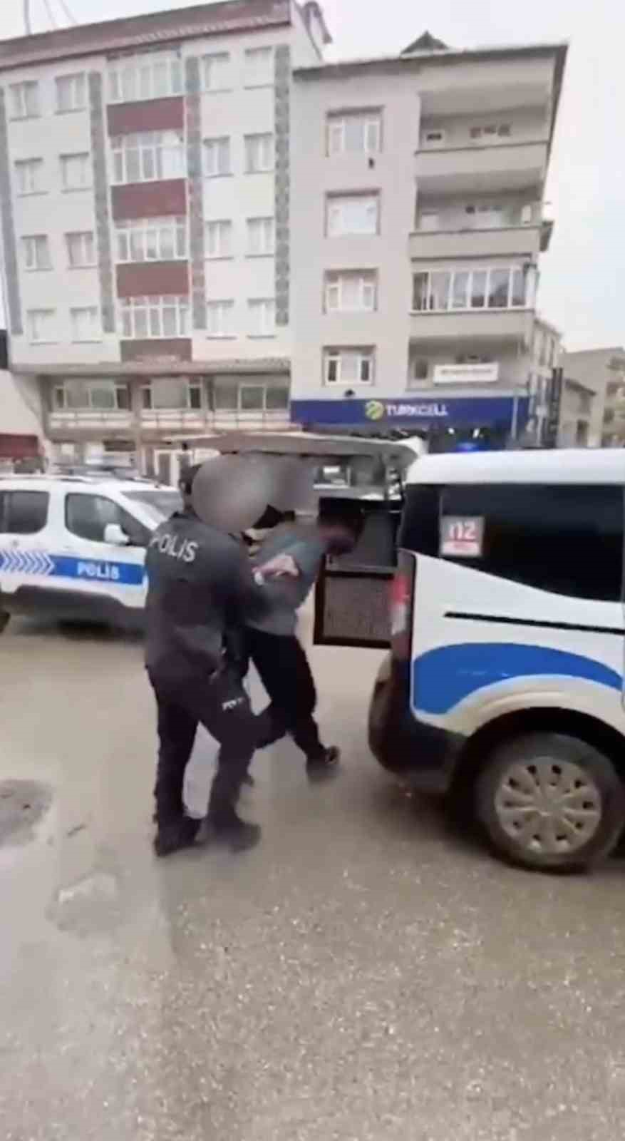 bursada ruhsatsiz silah ve muhimmat operasyonu 3 TFs34jzu