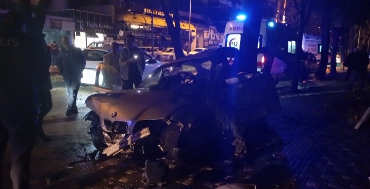 bursada sabah saatlerinde korkunc kaza 2 agir yarali 2 LVI9gPMS