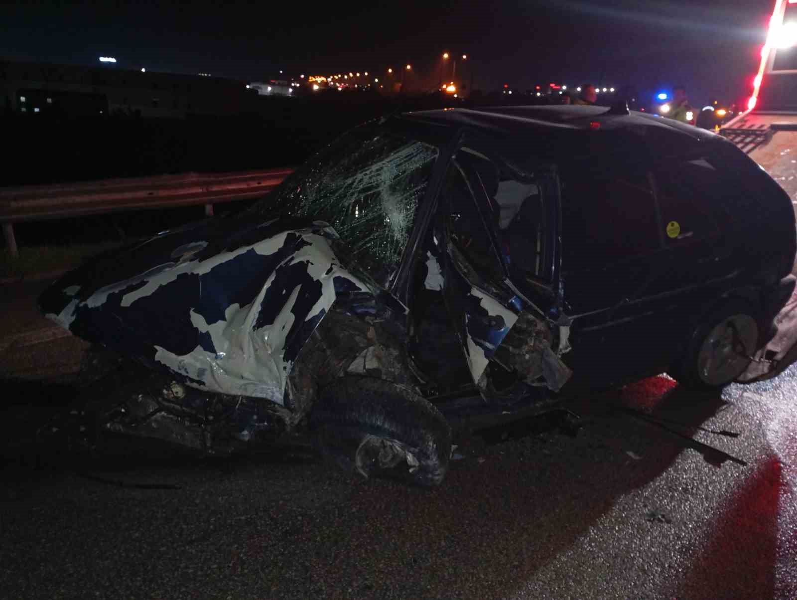 bursada sabah saatlerinde korkunc kaza bariyerlere carpan aracta 2 kisi agir yaralandi 2