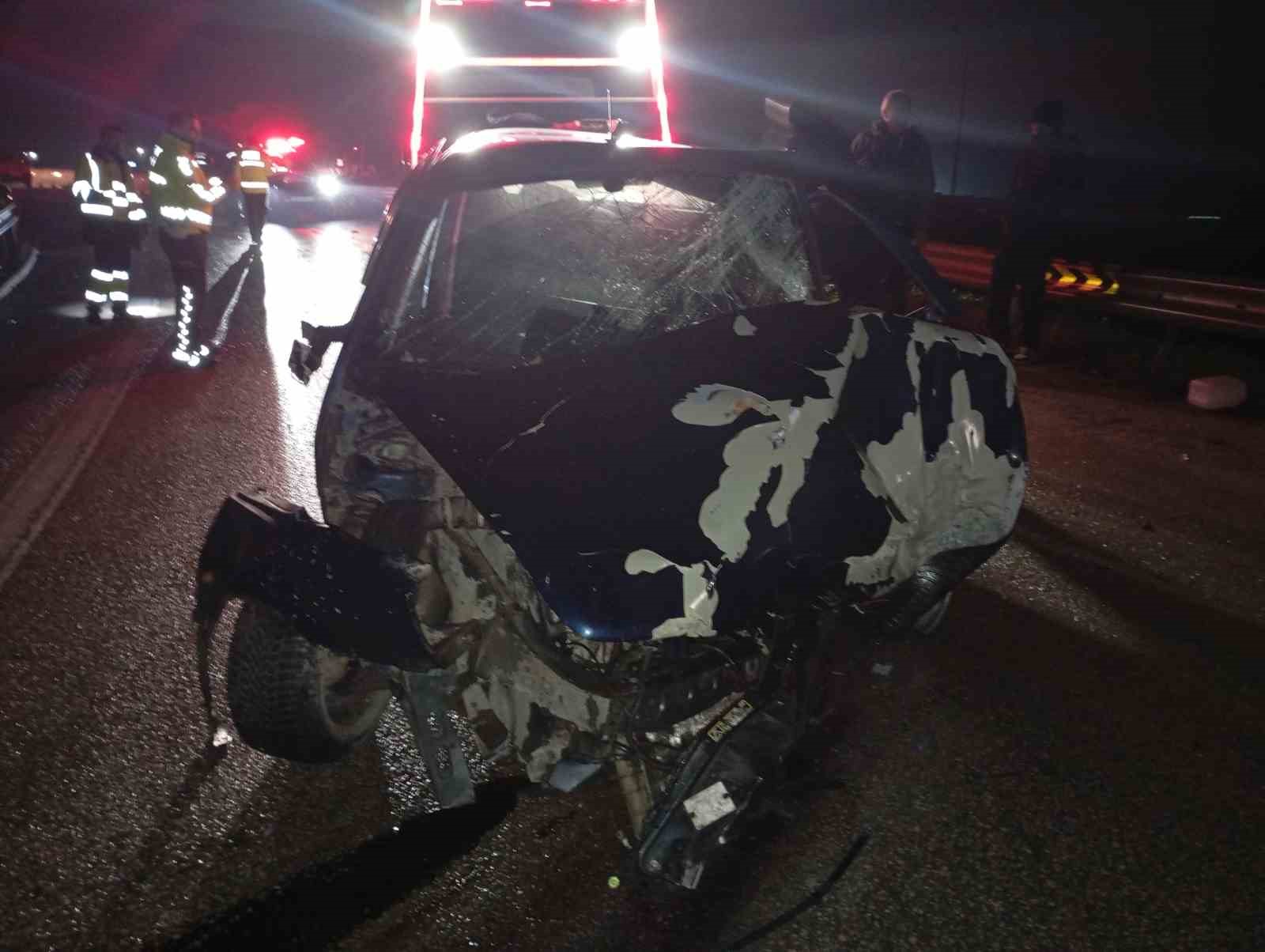 bursada sabah saatlerinde korkunc kaza bariyerlere carpan aracta 2 kisi agir yaralandi 3