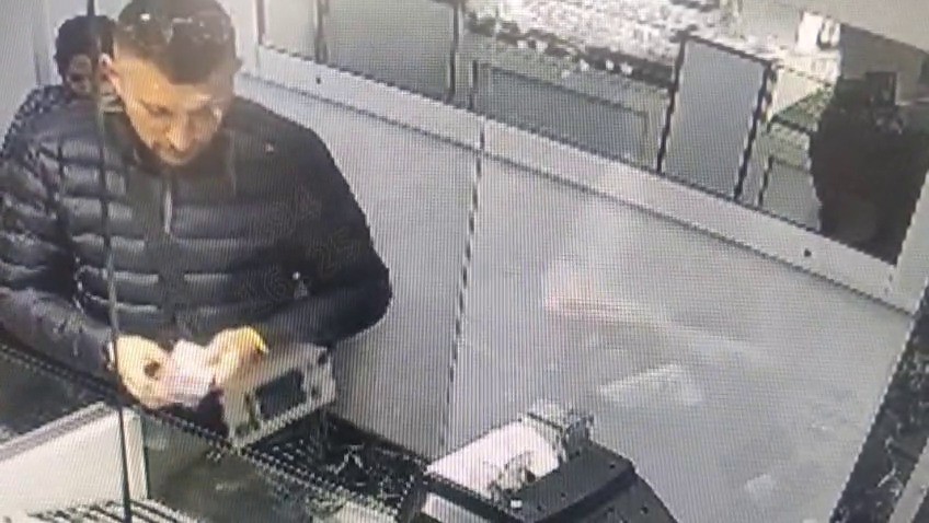 bursada sahte altin vurgunu kuyumculari dolandirdilar kameralara yakalandilar 0 TPXjXp21