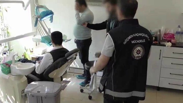 bursada sahte doktor cetesi cokertildi evleri kacak klinige cevirmisler 0 HDdXtVjw