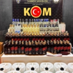 bursada-sahte-icki-operasyonu-370-sise-sahte-icki-ve-600-litre-etil-alkol-ele-kYkMv5HG.jpg