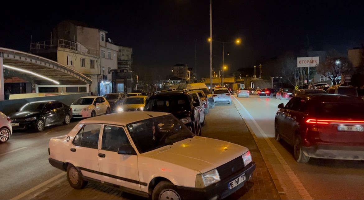 bursada sahur kuyrugu kilometreyi asti tahanli pide ve simit icin izdiham 1 7jlia7JG