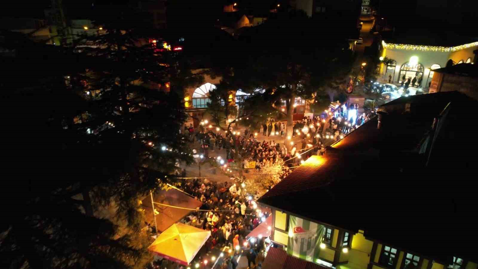 bursada sahur kuyrugu kilometreyi asti tahanli pide ve simit icin izdiham 2 JqKUJFdP