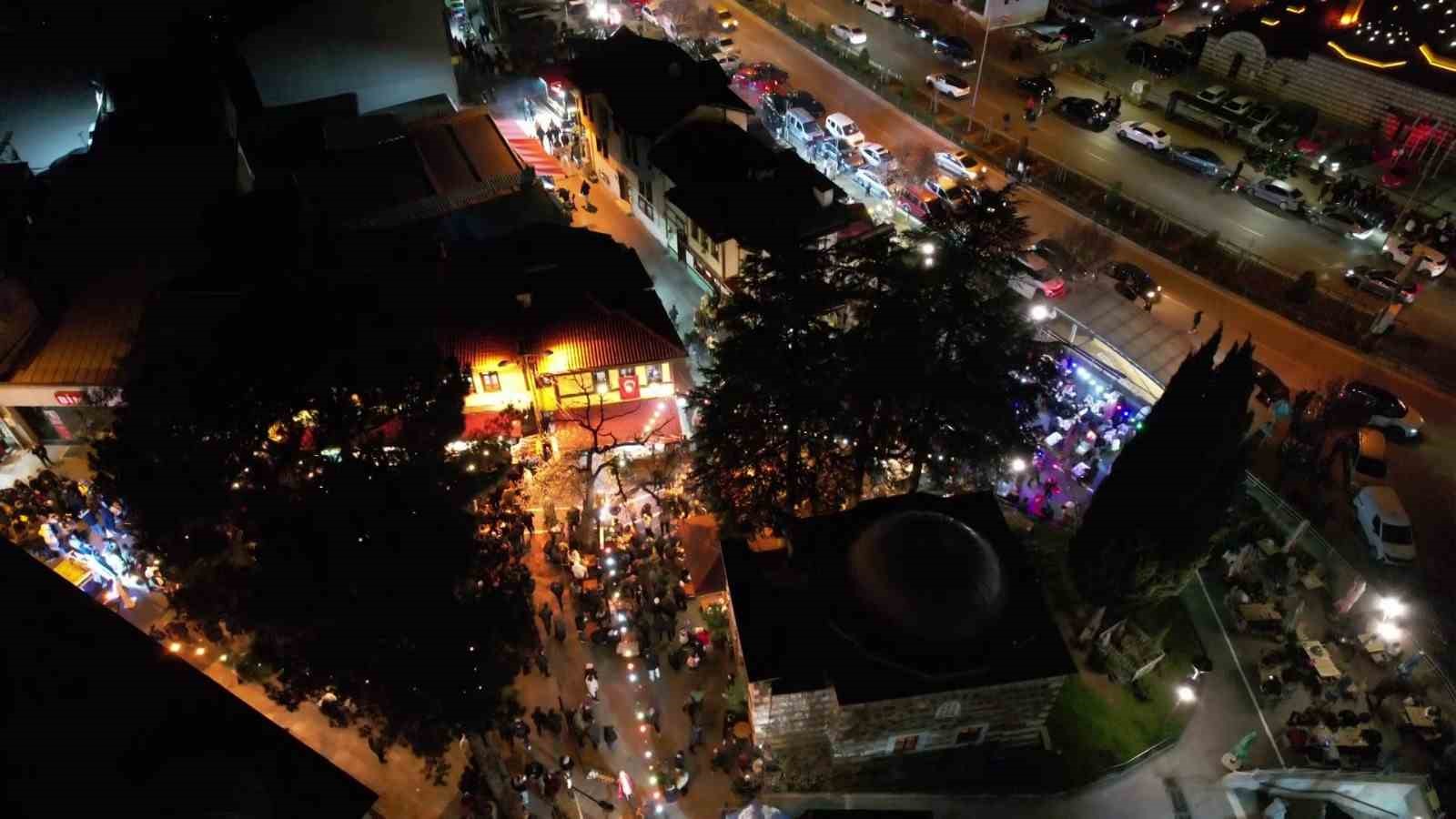 bursada sahur kuyrugu kilometreyi asti tahanli pide ve simit icin izdiham 3 ONrBMEIO