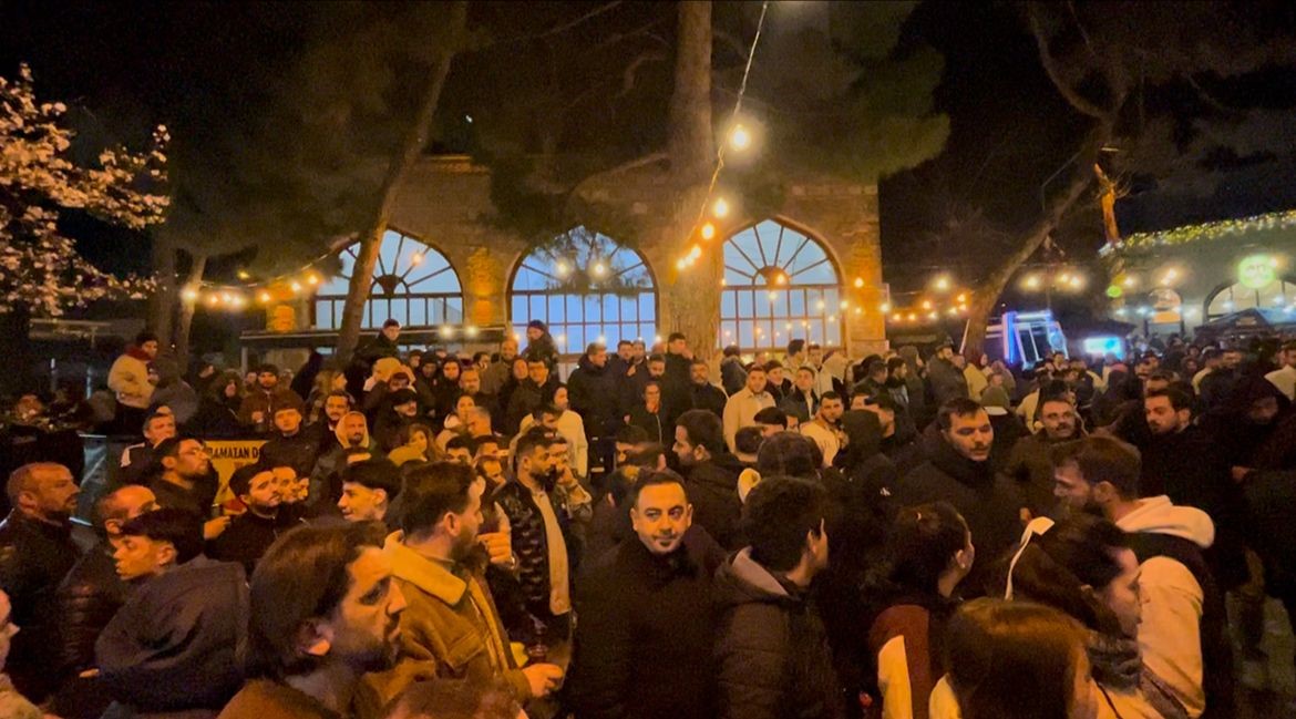 bursada sahur kuyrugu kilometreyi asti tahanli pide ve simit icin izdiham 4 rY96KXkw