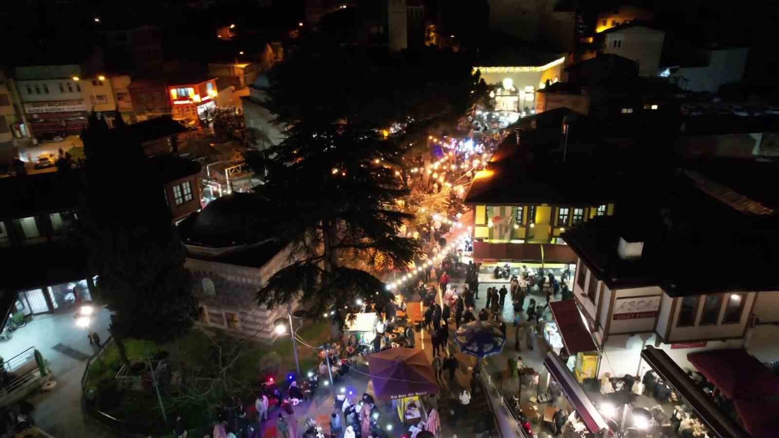 bursada sahur kuyrugu kilometreyi asti tahanli pide ve simit icin izdiham 6 OmmhI6VT
