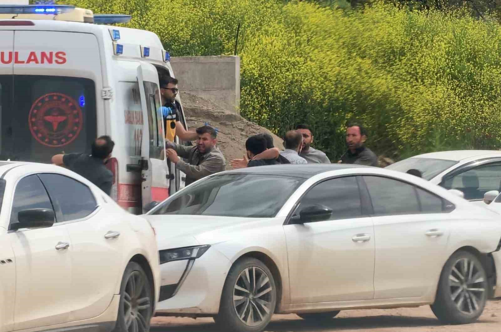 Bursa’da şantiye savaş alanına döndü: Sopalar, yumruklar havada uçuştu 6 bursada santiye savas alanina dondu sopalar yumruklar havada ucustu 2 P5k5cpia