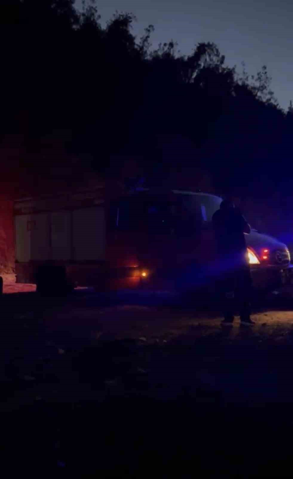 bursada sarp arazide mahsur kalan 2 genc halatla kurtarildi 0