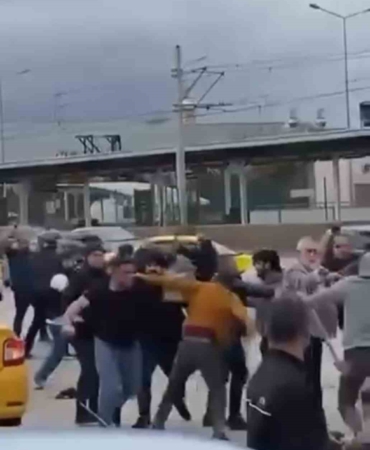 bursada-savasi-andiran-kavga-kamerada-kimi-kaskini-migfer-yapti-kimi-sopayi-kilic-gibi-kullandi-BPlFha5t.jpg