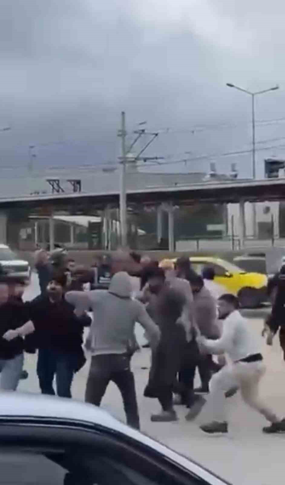 bursada savasi andiran kavga kamerada kimi kaskini migfer yapti kimi sopayi kilic gibi kullandi Y7qMzCqz