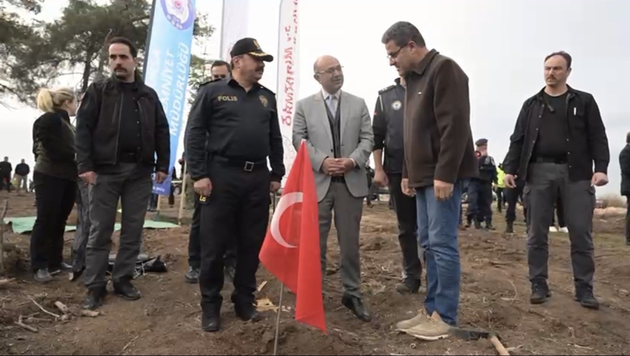 bursada sehitler anisina fidan dikildi 1 dbWKpBhw