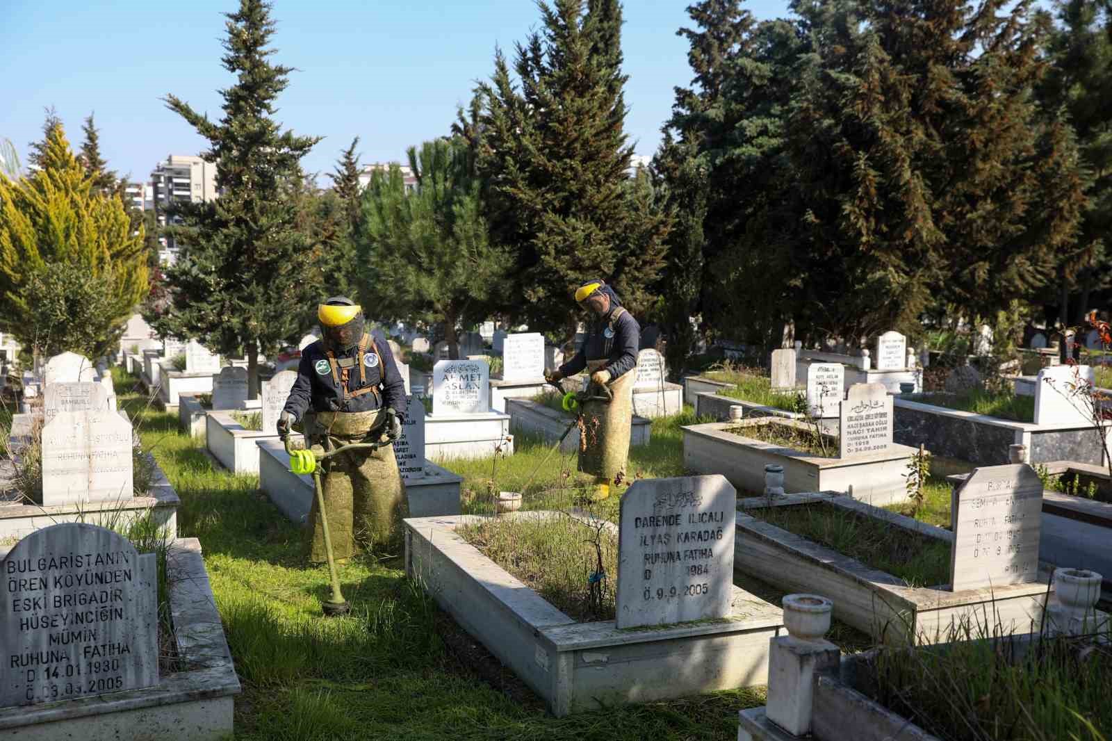 bursada sehitlik ve mezarliklar bayrama hazir 2 9bDBNZzL
