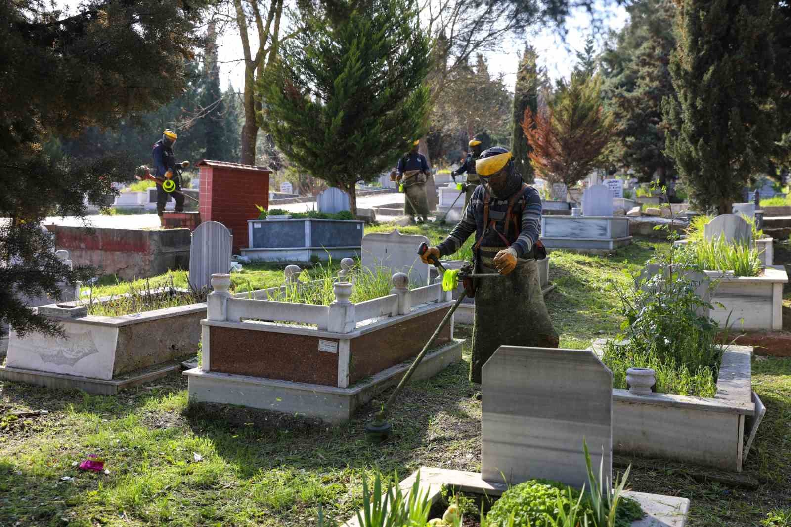 bursada sehitlik ve mezarliklar bayrama hazir 3 cAyYLLvw