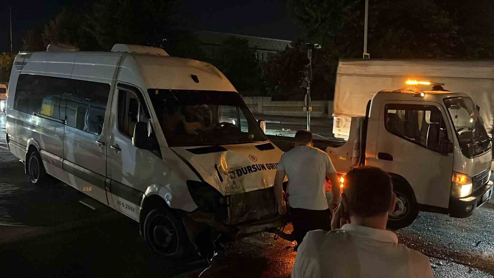 bursada servis minibusu refuje cikti 1 yarali 3 tcEKVBEc
