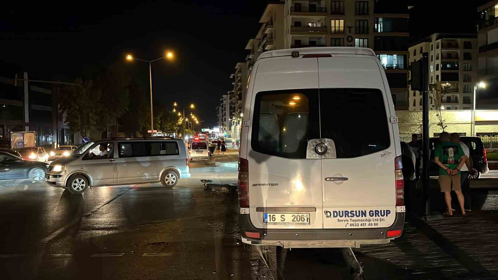 bursada servis minibusu refuje cikti 1 yarali 5 QCWFQ1H7