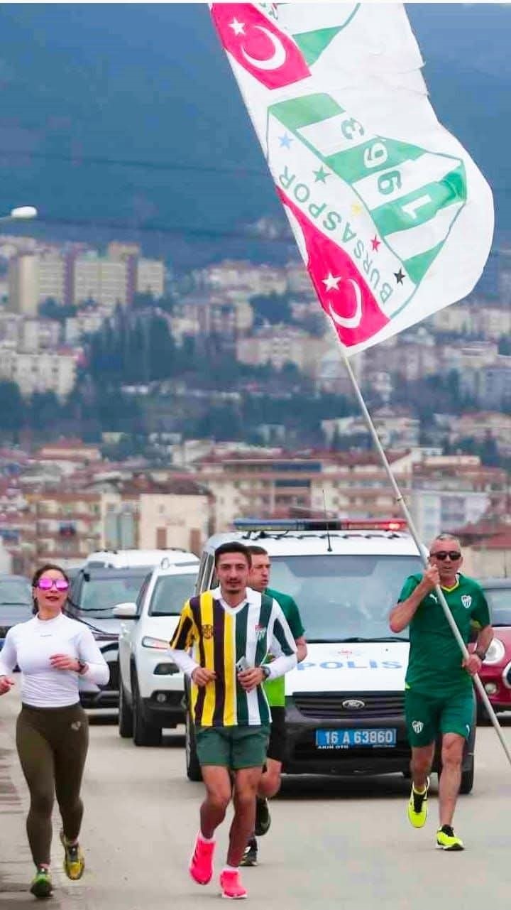 bursada sevgililer gununde sampiyonluk sloganiyla kosu duzenlendi 0 mMR1TFmH