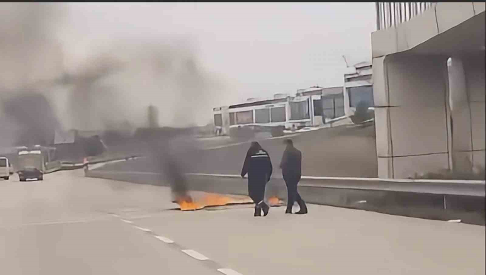 bursada seyir halindeki kamyonet alev alev yandi 0 Fe6DMAGl