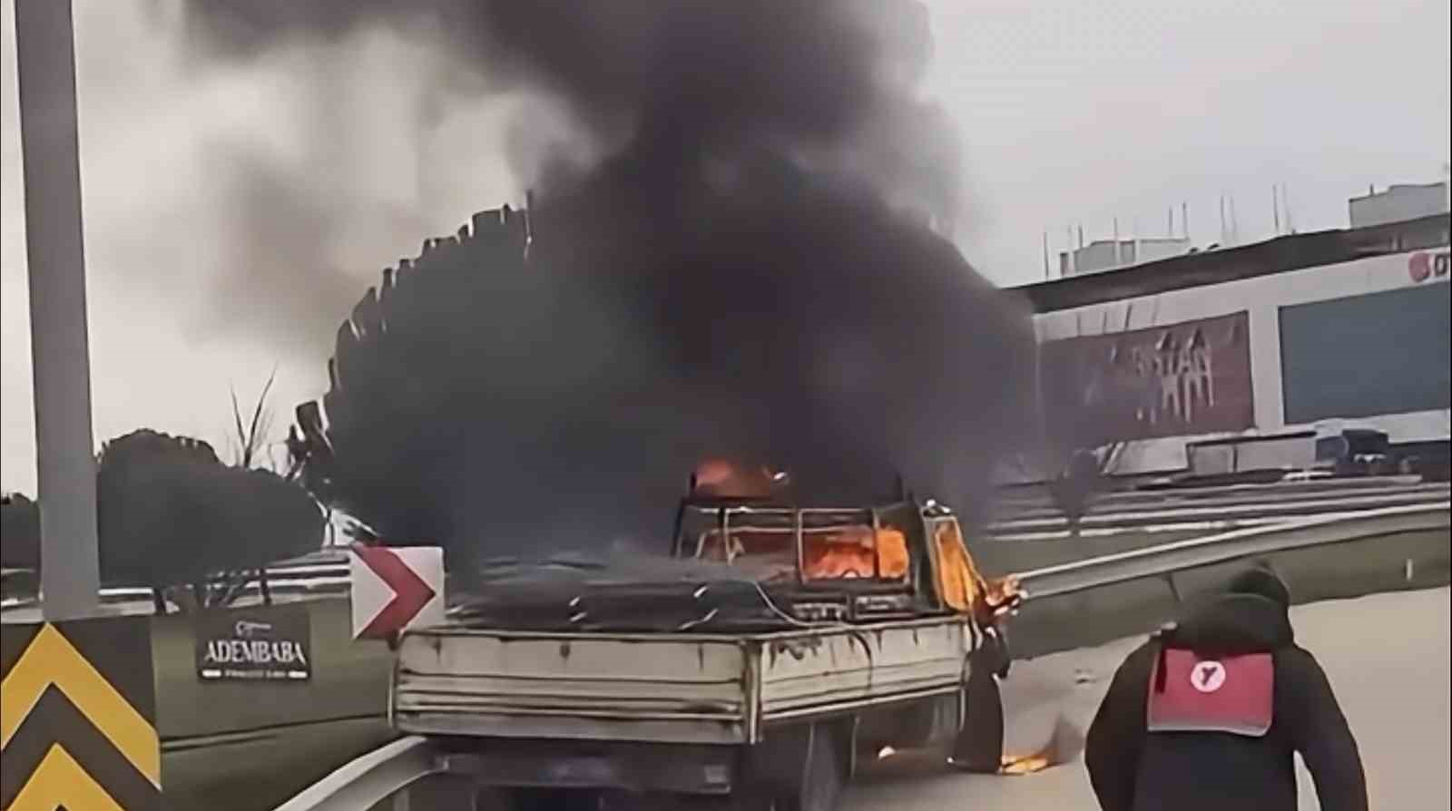 bursada seyir halindeki kamyonet alev alev yandi 2 H5eiRyBU