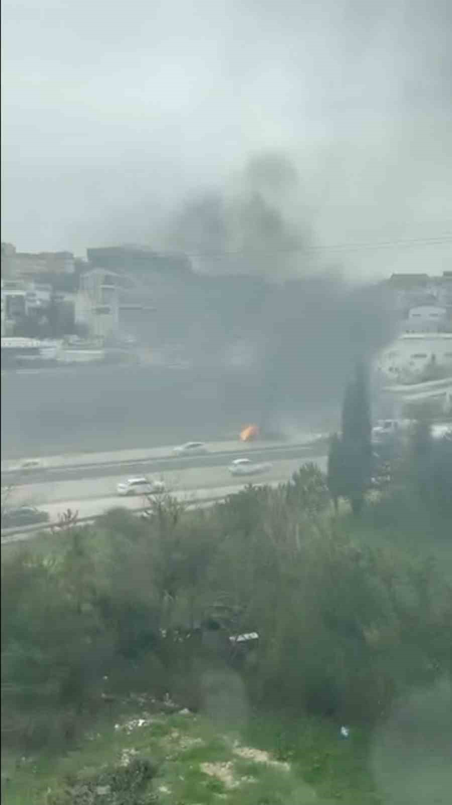bursada seyir halindeki kamyonet alev alev yandi 3 L8lNW1Z8