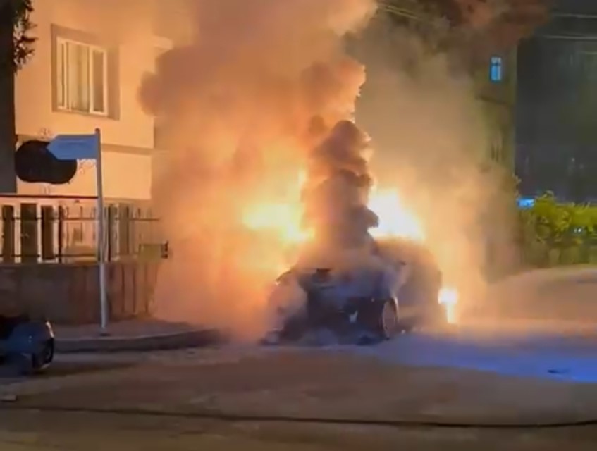 bursada seyir halindeki otomobil alev aldi 2 EsNtRm4M