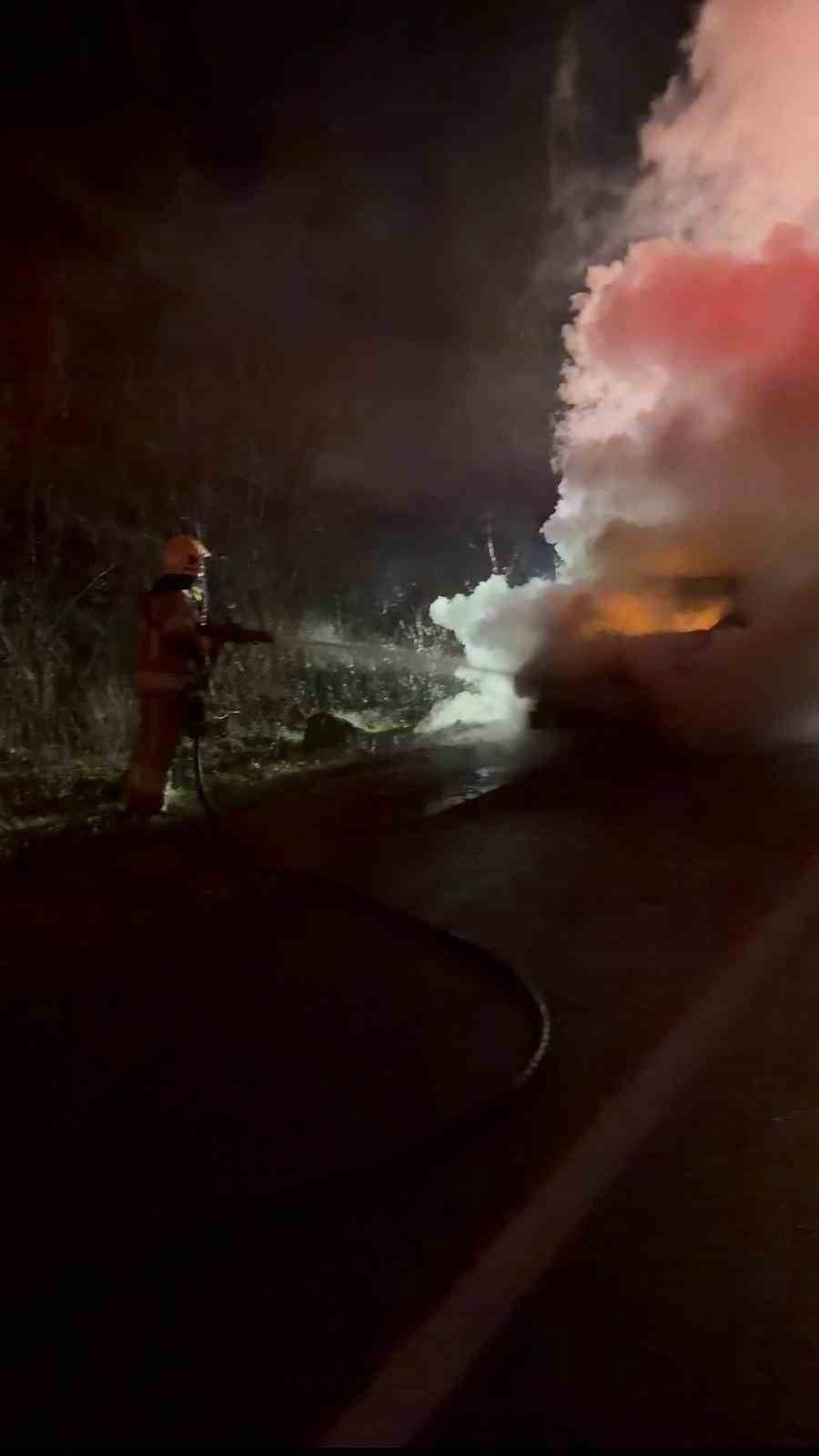 bursada seyir halindeki otomobil alev alev yandi 1 WVMHSOS9