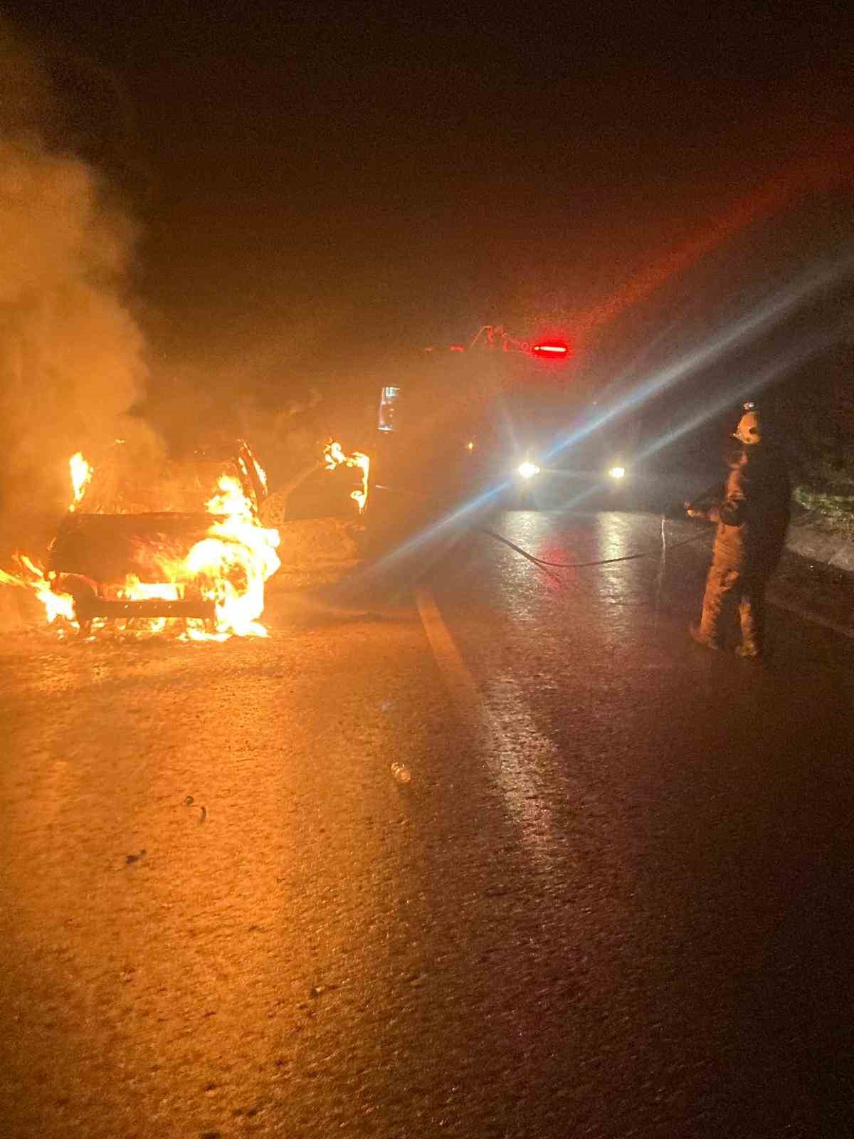 bursada seyir halindeki otomobil alev alev yandi 4 9zSdIdNi