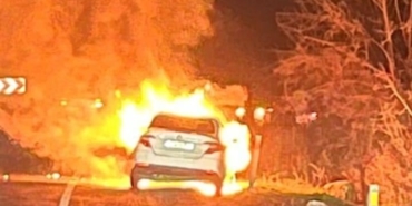 bursada-seyir-halindeki-otomobil-alev-alev-yandi-OnFbqXPn.jpg
