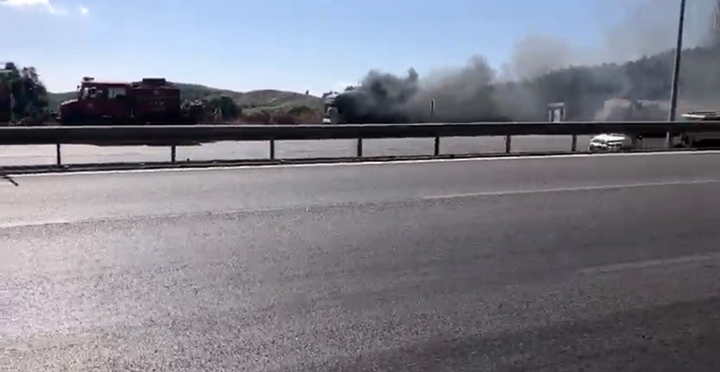 Bursa’da seyir halindeki tır alev topuna döndü 4 bursada seyir halindeki tir alev topuna dondu 0 d2ngq79k